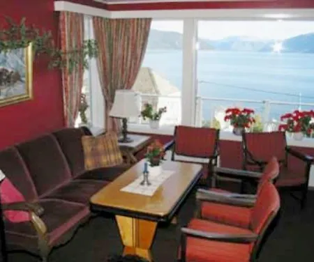Midtnes Balestrand