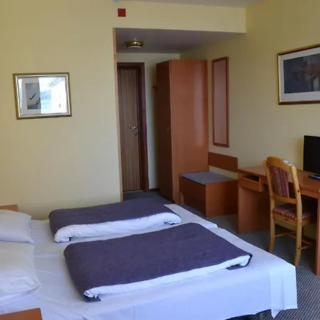 Midtnes Hotel Balestrand