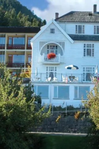 Hotel Midtnes 2*
