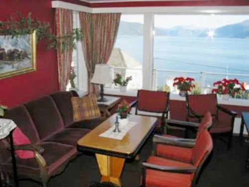 Midtnes Balestrand